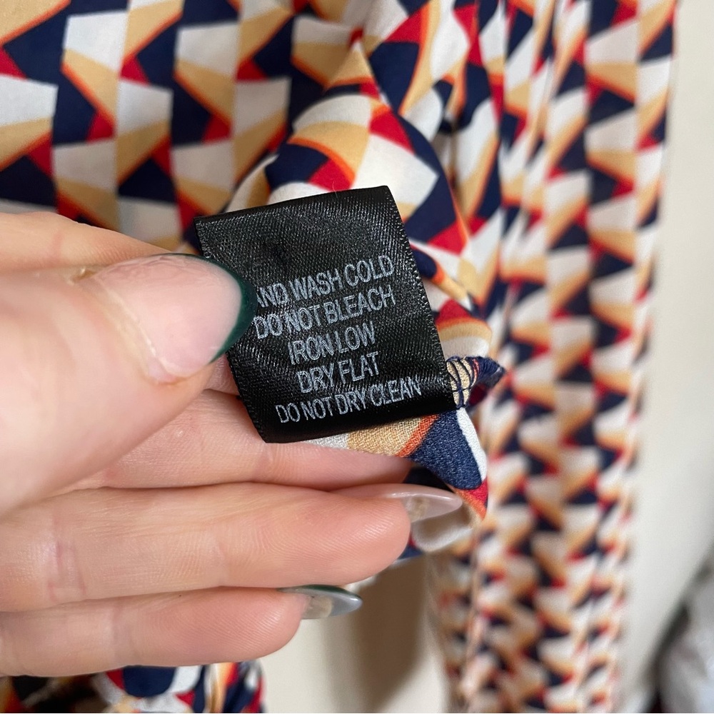 Geometric Patterned Tie-Front Blouse - Picture 6 of 8